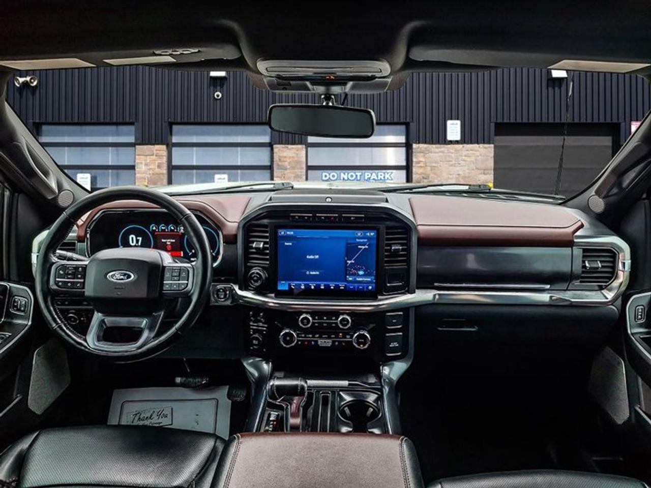 2023 Ford F-150 Lariat Crew 4X4 | 502A | Sport | Leather | Sunroof | Cooled + Heated Seats | Power Tailgate & More ! Photo