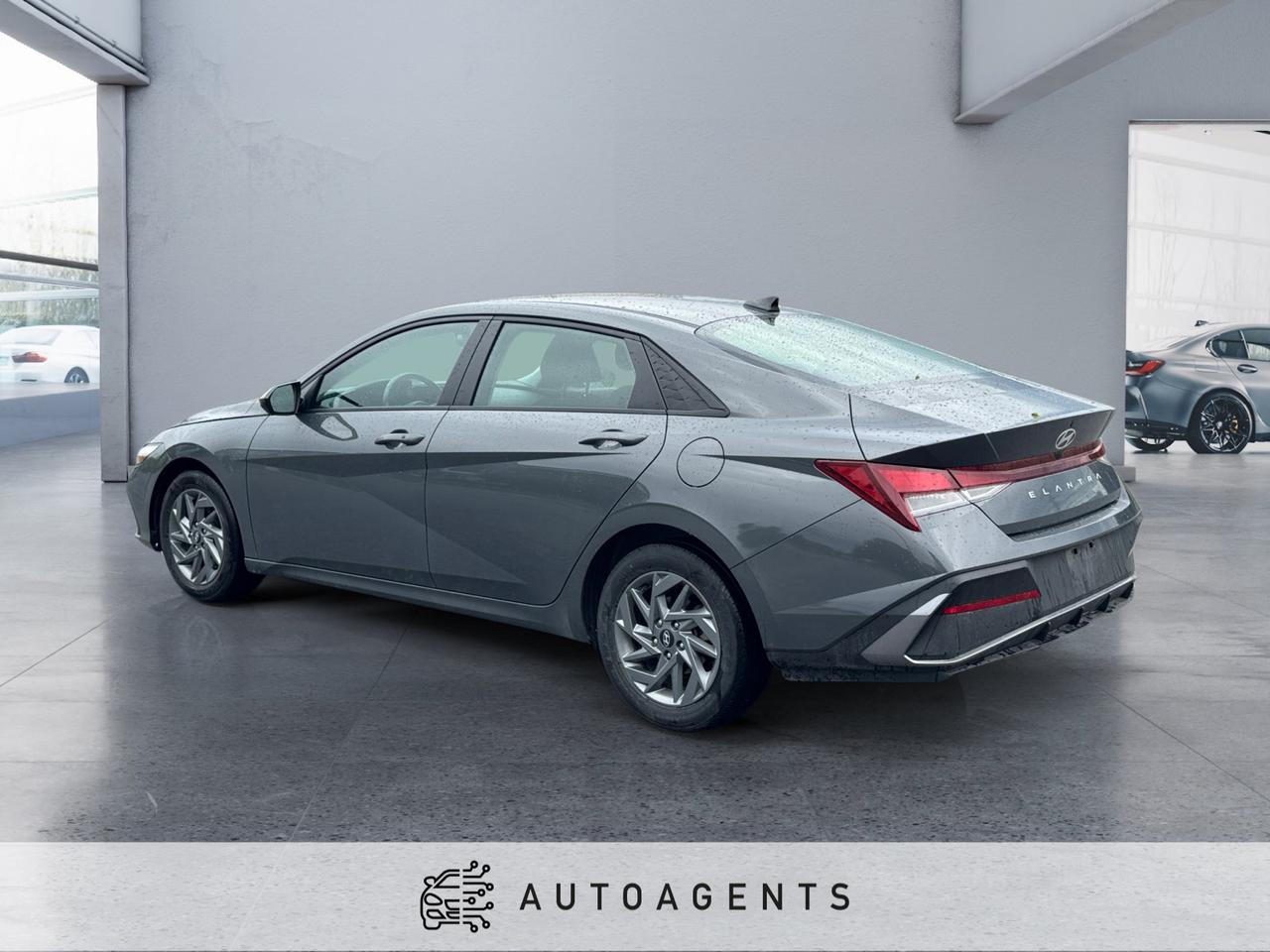 2024 Hyundai Elantra Preferred Photo2
