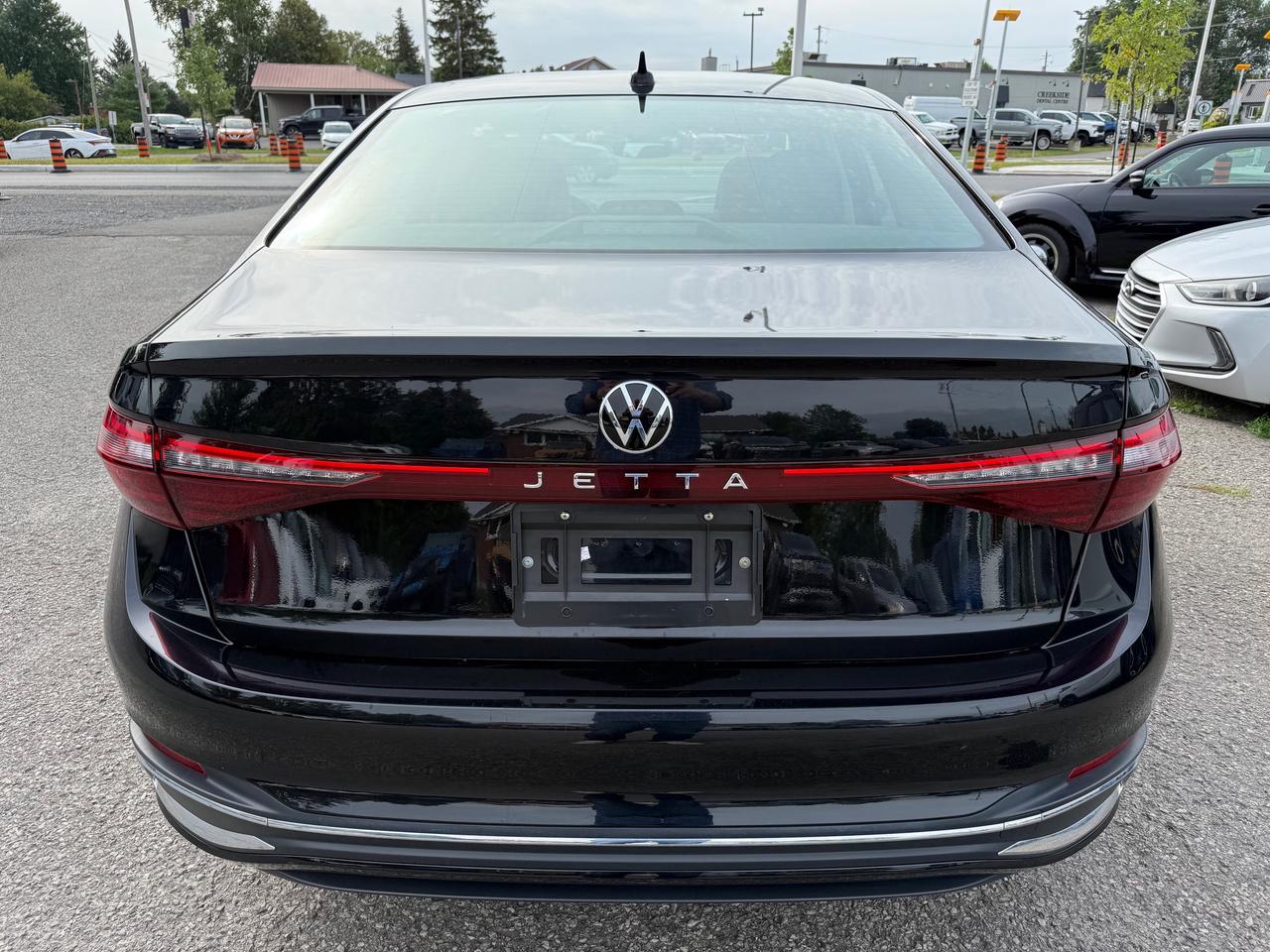 2025 Volkswagen Jetta Highline NAV! Sunroof! Brown Leather! Photo3