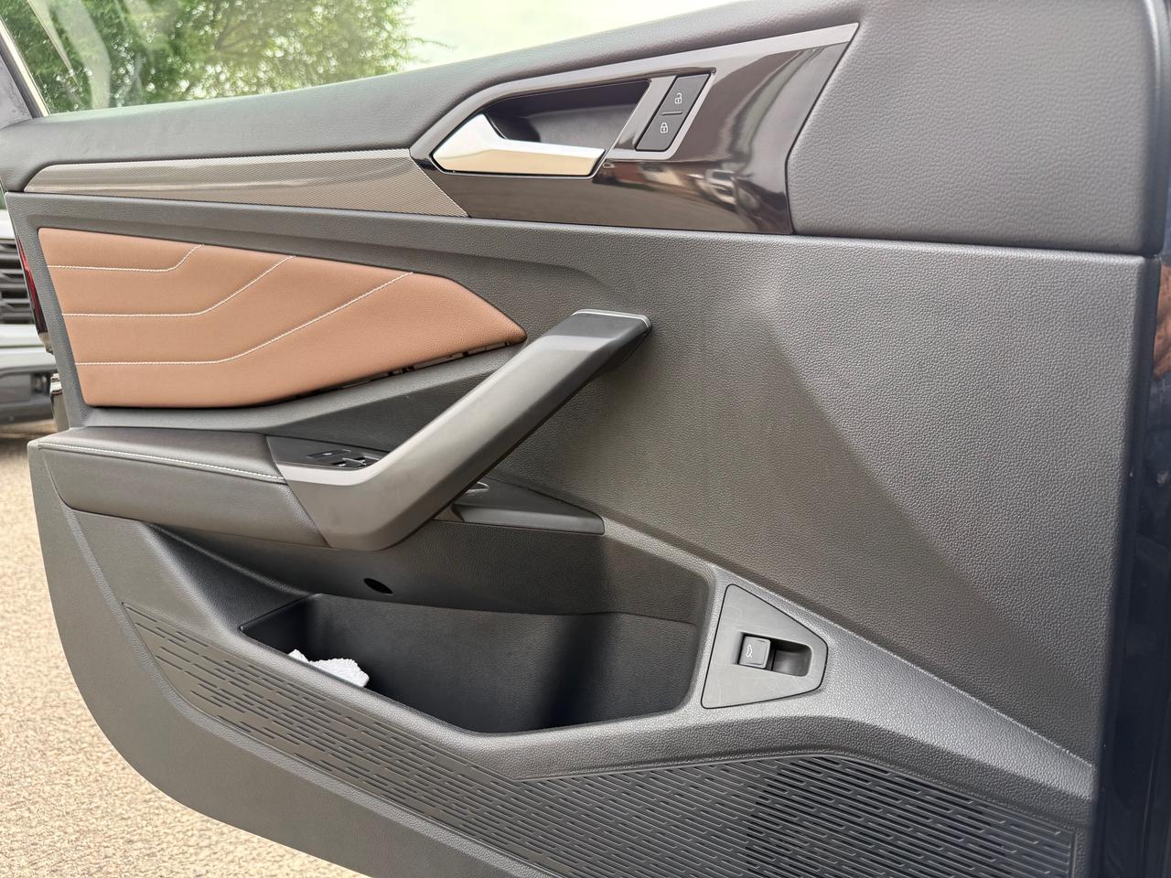 2025 Volkswagen Jetta Highline NAV! Sunroof! Brown Leather! Photo