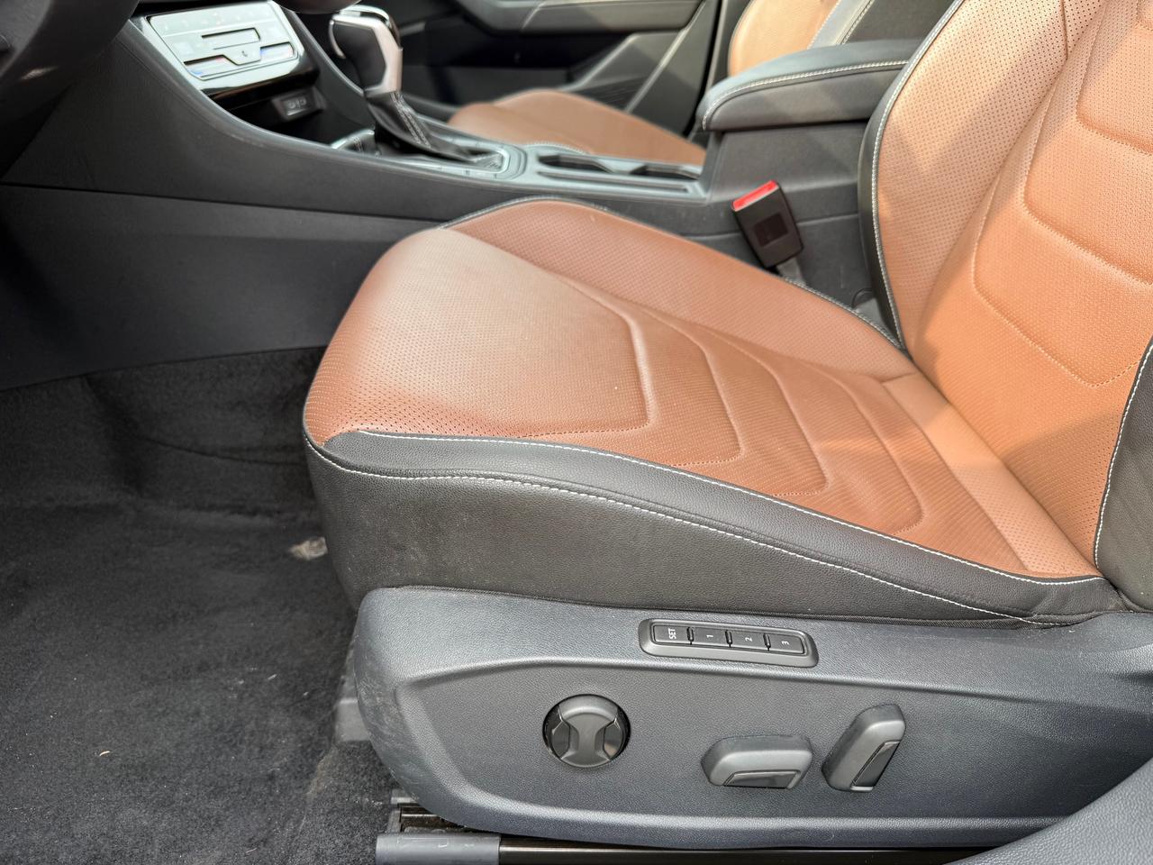 2025 Volkswagen Jetta Highline NAV! Sunroof! Brown Leather! Photo