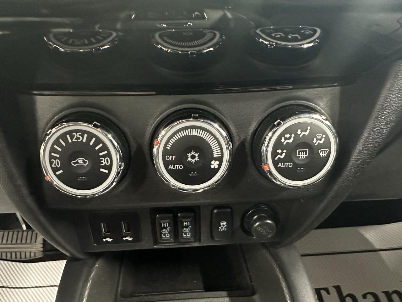 2018 Mitsubishi RVR GT Photo35
