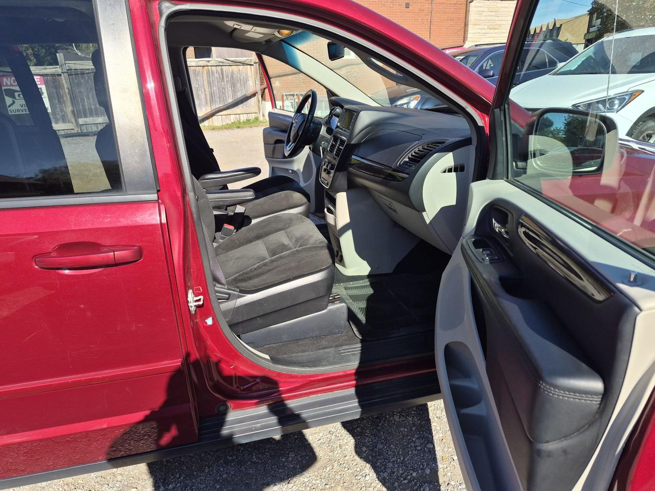 2016 Dodge Grand Caravan SXT Photo
