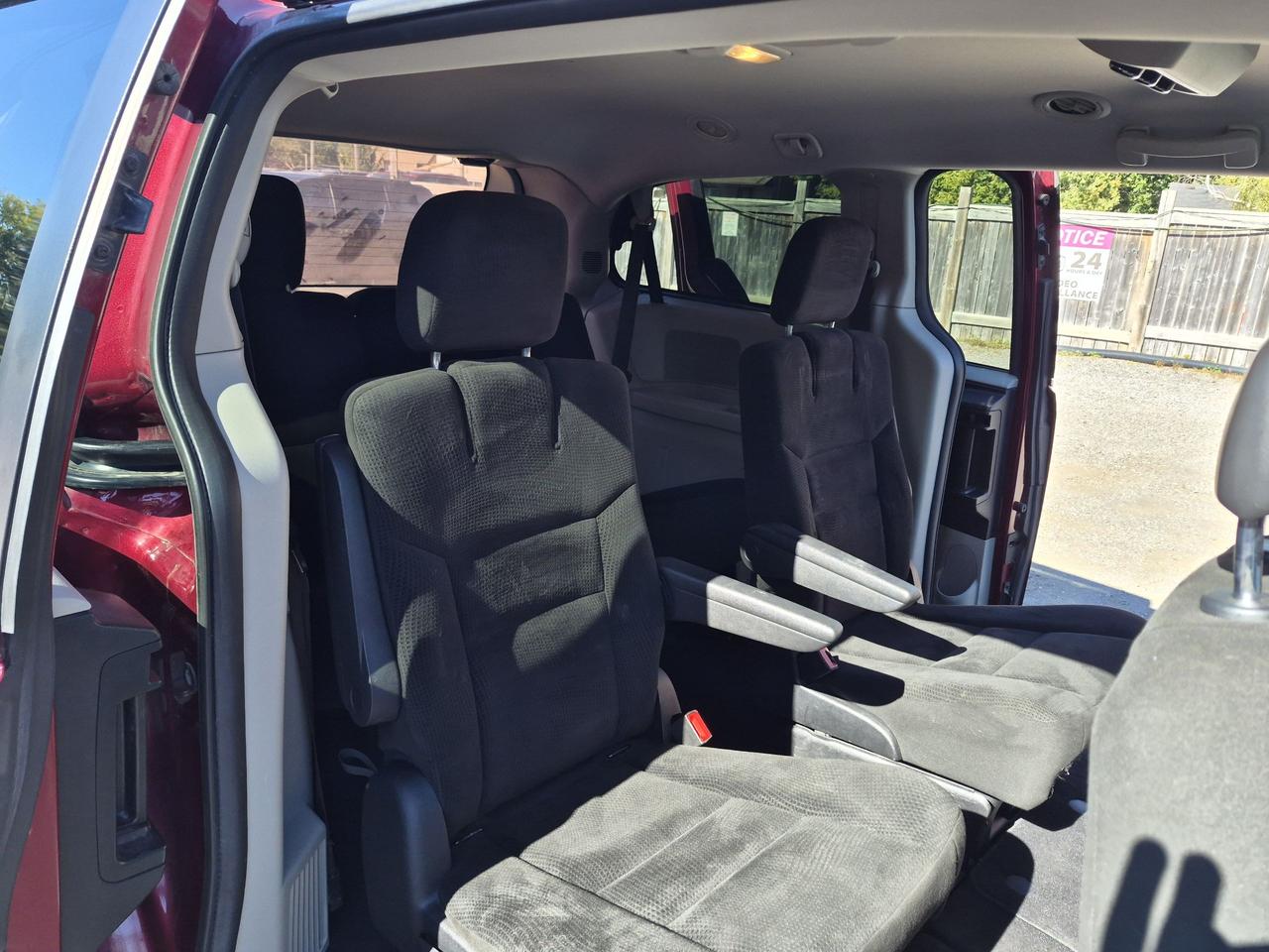2016 Dodge Grand Caravan SXT Photo