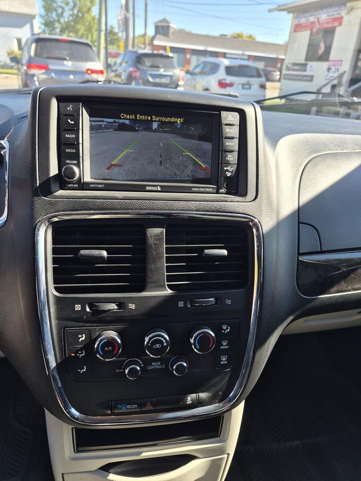 2016 Dodge Grand Caravan SXT Photo