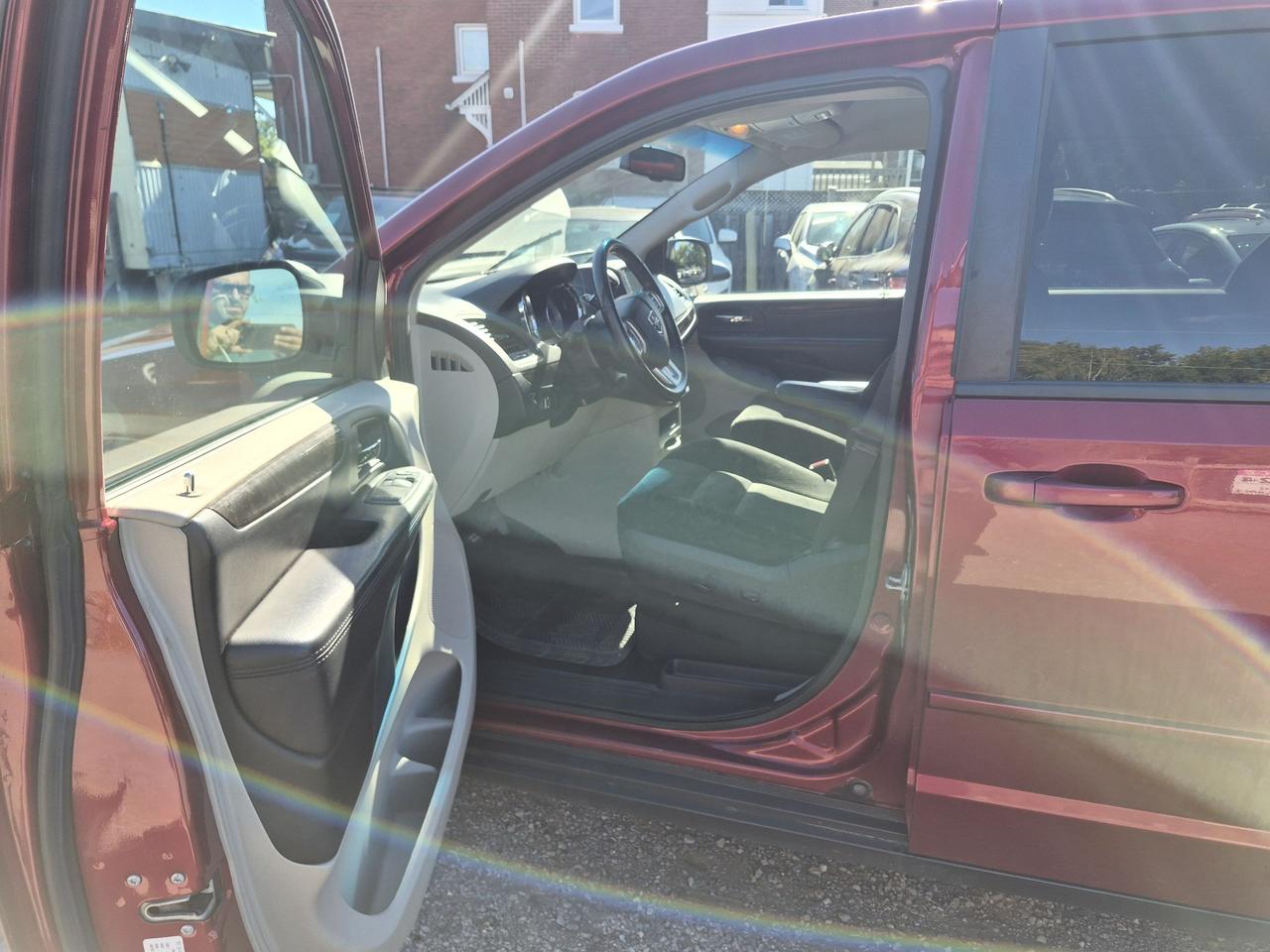 2016 Dodge Grand Caravan SXT Photo