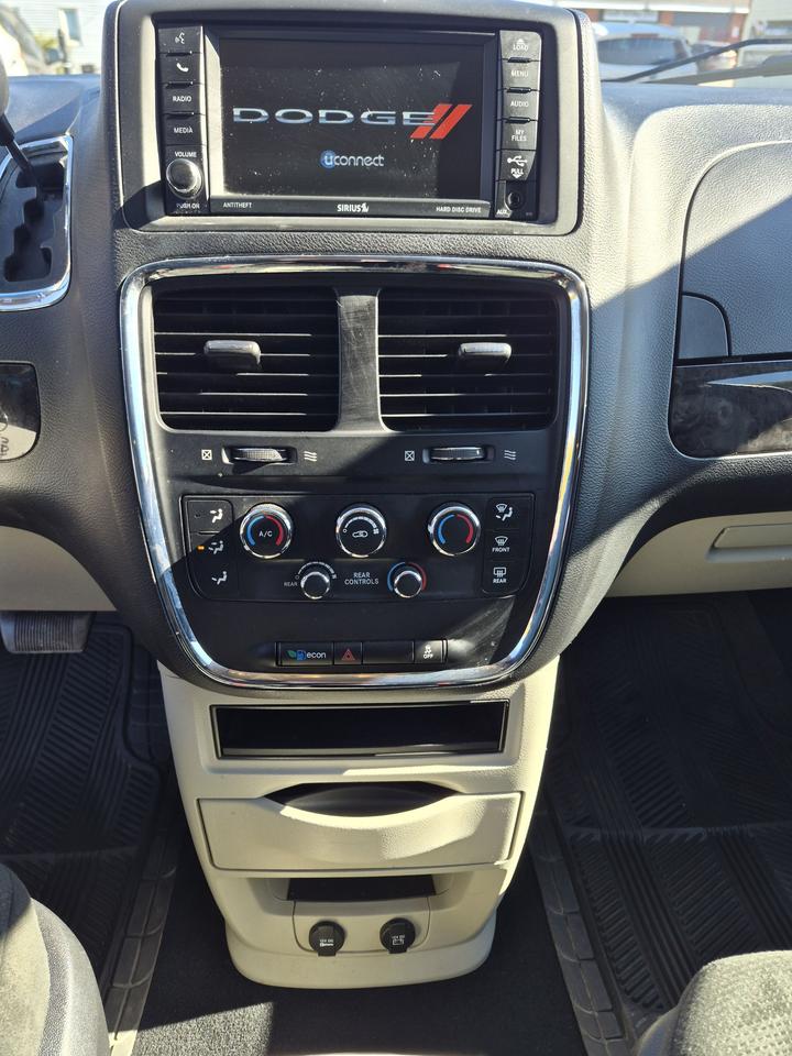 2016 Dodge Grand Caravan SXT Photo