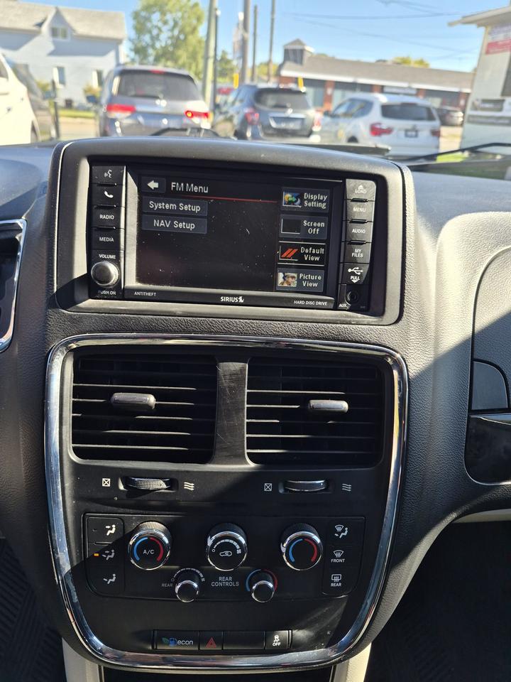 2016 Dodge Grand Caravan SXT Photo