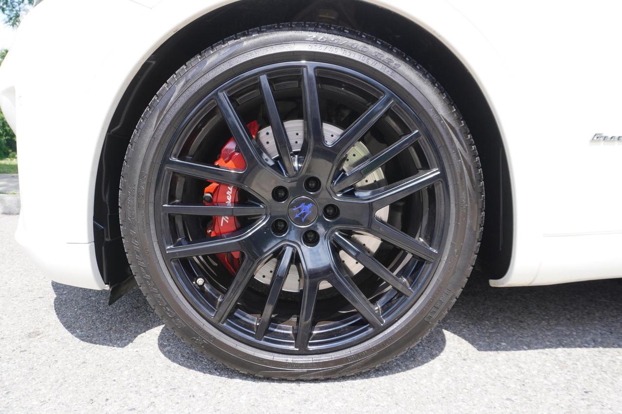 2019 Maserati Levante S GRANSPORT / NO ACCIDENTS / DEALER SERVICED / STUNNING COMBO Photo
