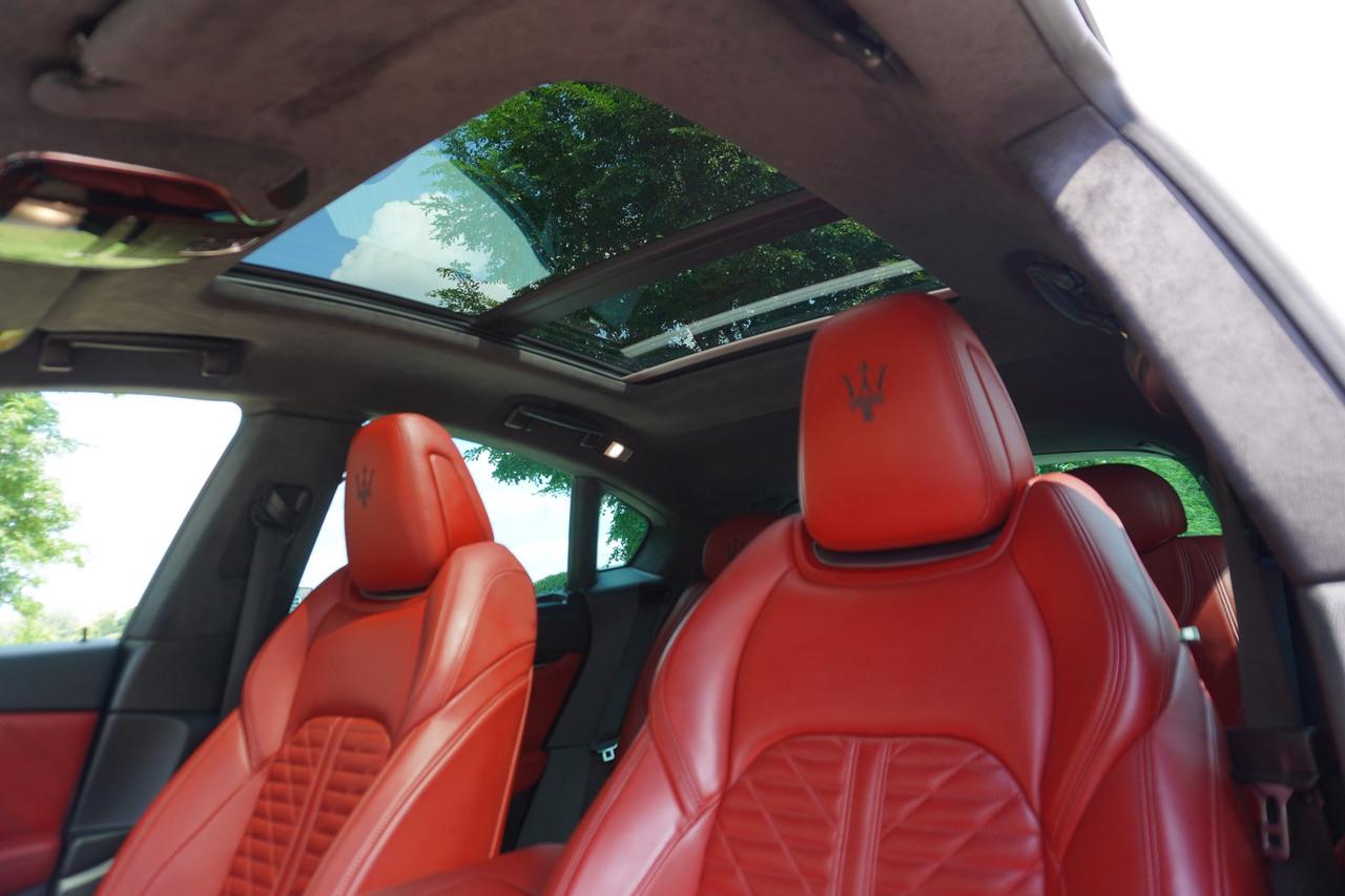 2019 Maserati Levante S GRANSPORT / NO ACCIDENTS / DEALER SERVICED / STUNNING COMBO Photo