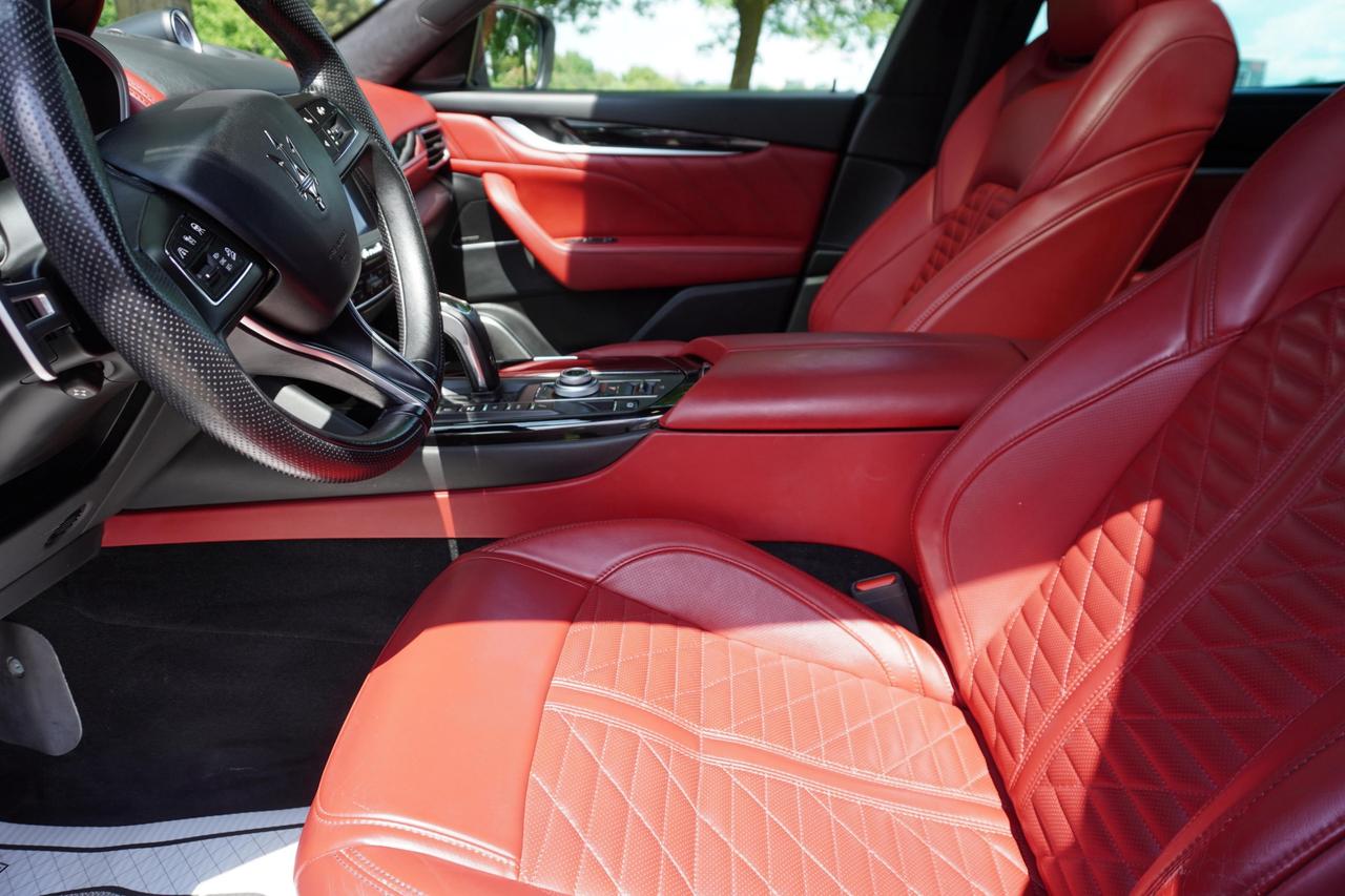 2019 Maserati Levante S GRANSPORT / NO ACCIDENTS / DEALER SERVICED / STUNNING COMBO Photo
