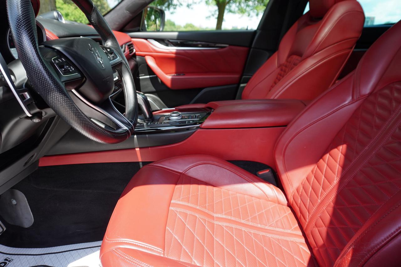2019 Maserati Levante S GRANSPORT / NO ACCIDENTS / DEALER SERVICED / STUNNING COMBO Photo