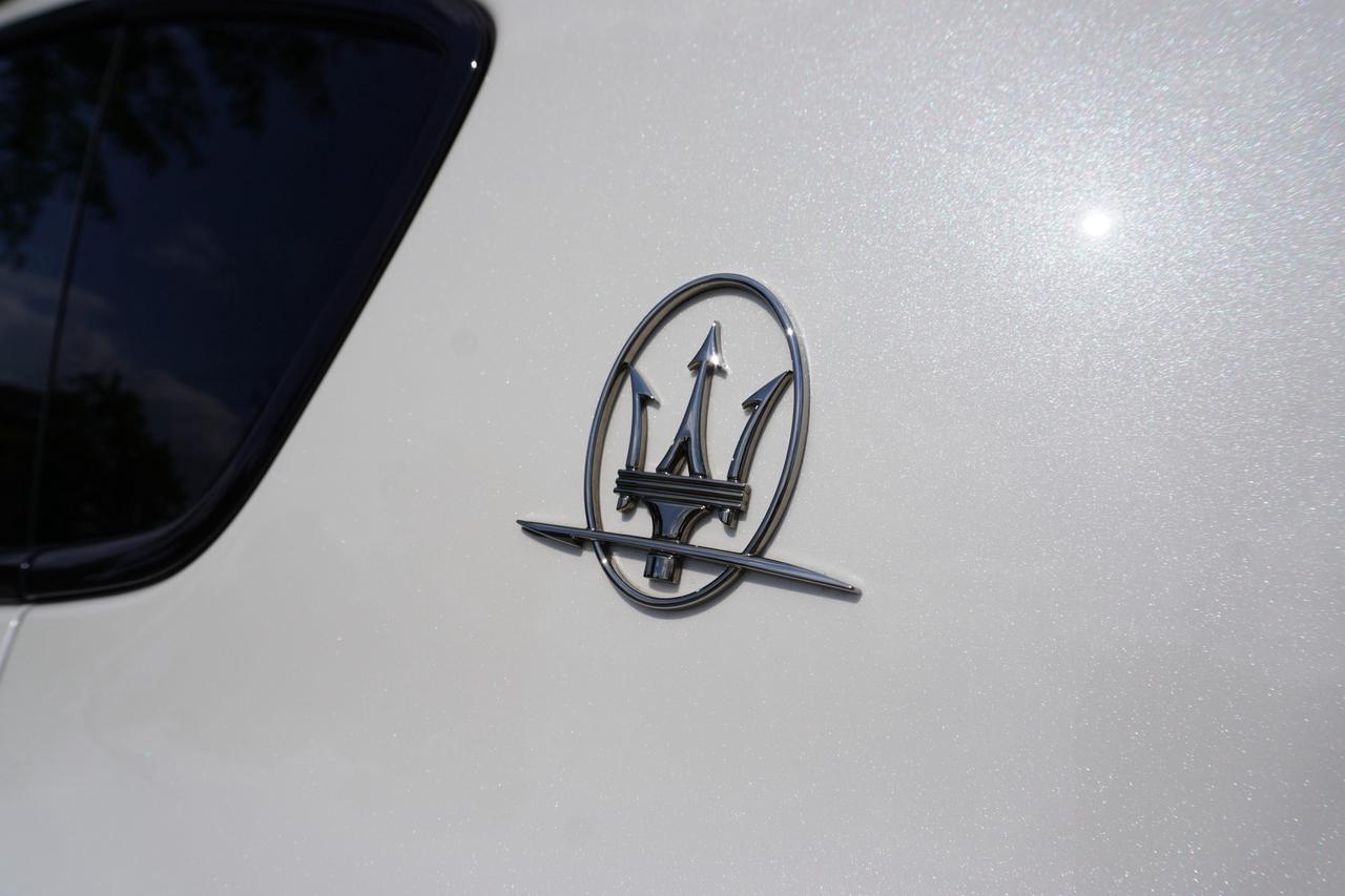 2019 Maserati Levante S GRANSPORT / NO ACCIDENTS / DEALER SERVICED / STUNNING COMBO Photo