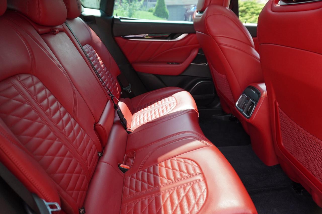 2019 Maserati Levante S GRANSPORT / NO ACCIDENTS / DEALER SERVICED / STUNNING COMBO Photo