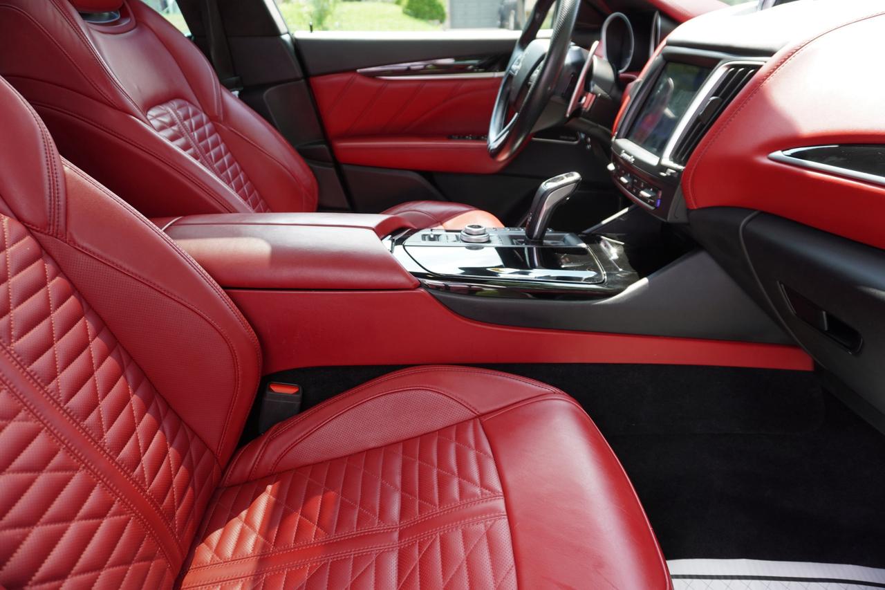 2019 Maserati Levante S GRANSPORT / NO ACCIDENTS / DEALER SERVICED / STUNNING COMBO Photo