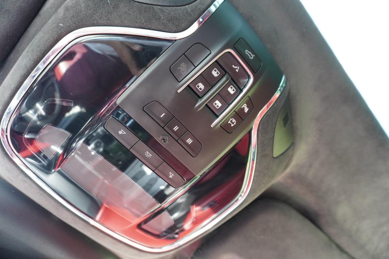 2019 Maserati Levante S GRANSPORT / NO ACCIDENTS / DEALER SERVICED / STUNNING COMBO Photo
