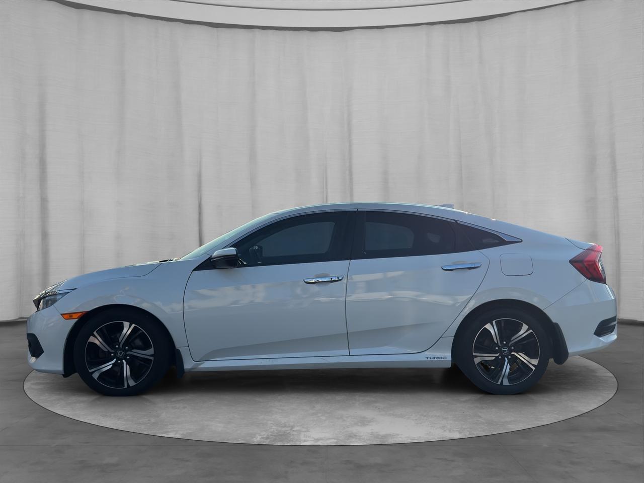 2017 Honda Civic 4dr CVT Touring Photo