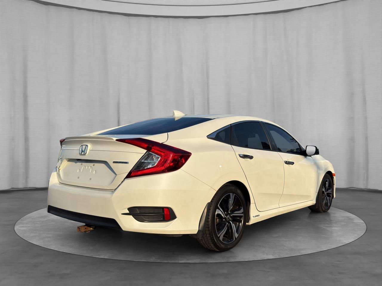 2017 Honda Civic 4dr CVT Touring Photo