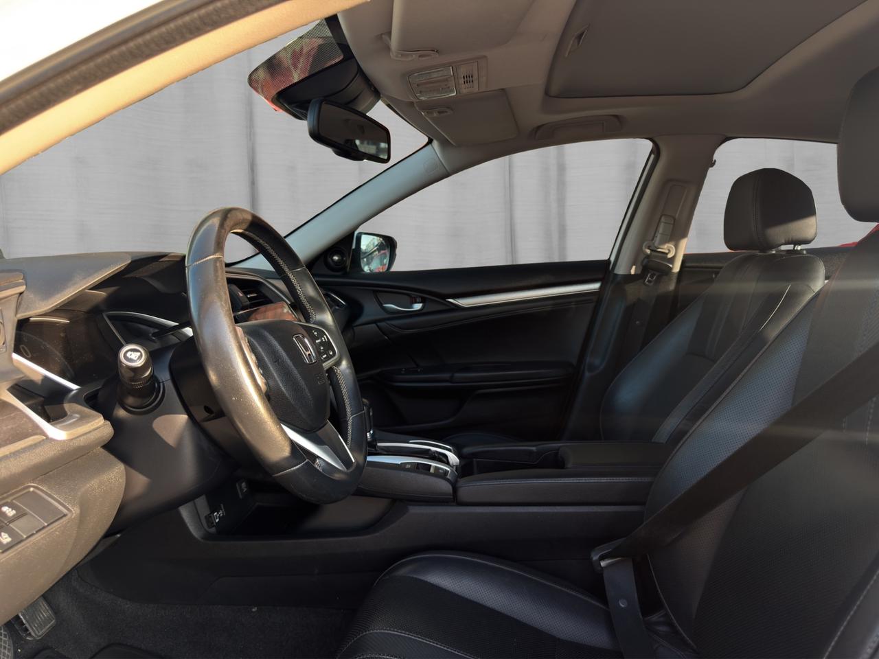 2017 Honda Civic 4dr CVT Touring Photo
