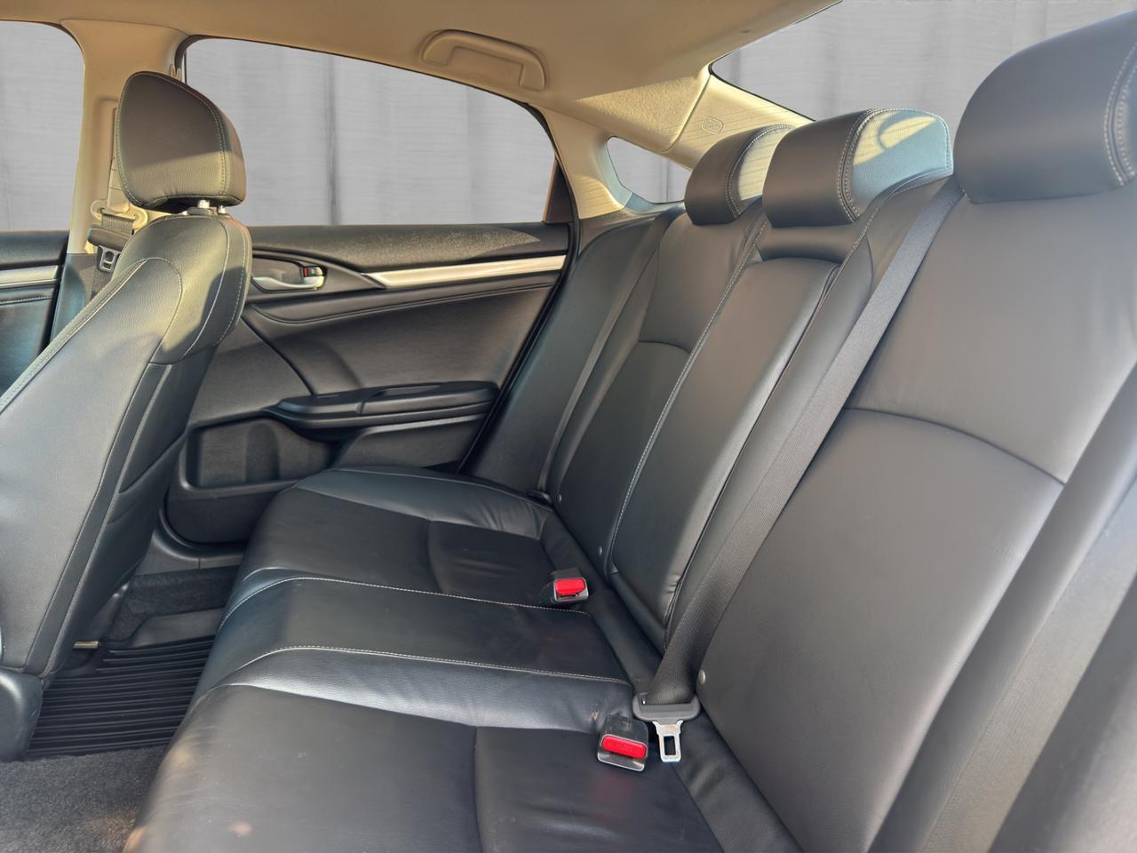 2017 Honda Civic 4dr CVT Touring Photo