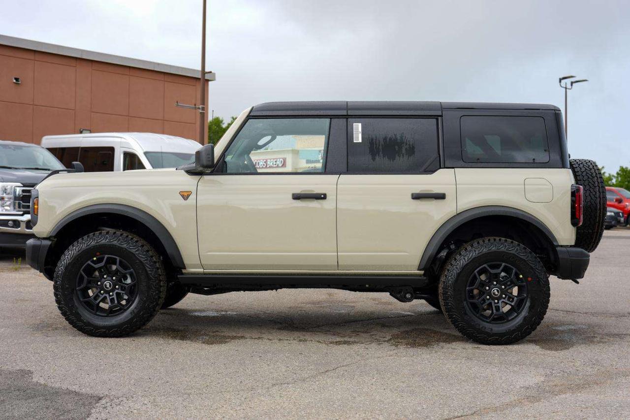 2026 Ford Bronco BADLANDS 4-DOOR 4X4 2.7L VINYL SEATS Photo
