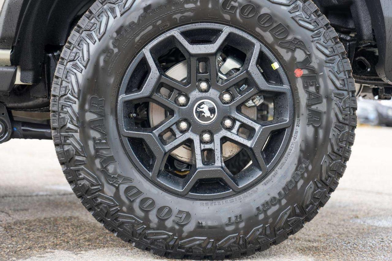 2026 Ford Bronco BADLANDS 4-DOOR 4X4 2.7L VINYL SEATS Photo
