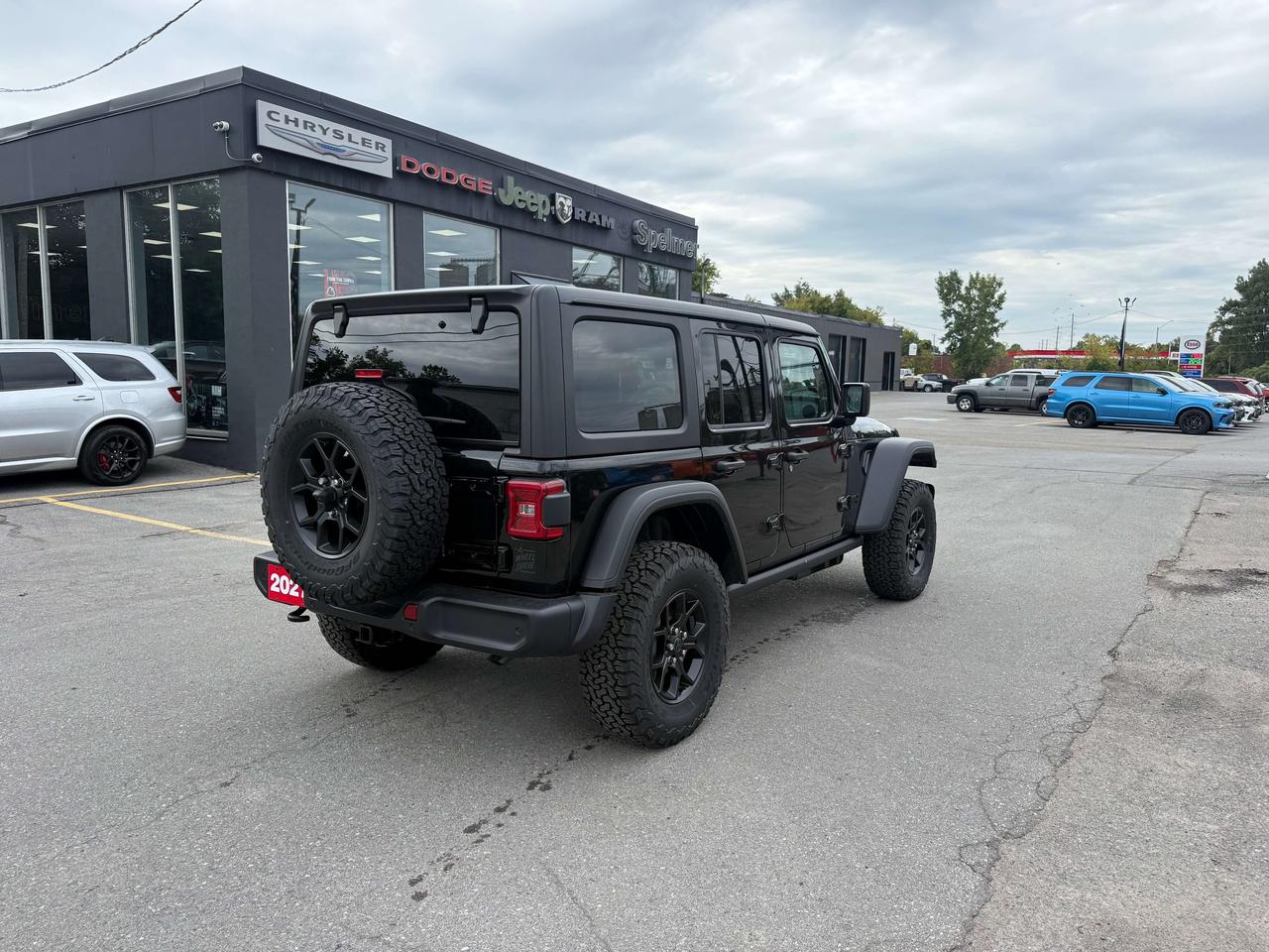 2027 Jeep Wrangler Willys 4 Door 4X4 - Dual Top Group - Manual! Photo4