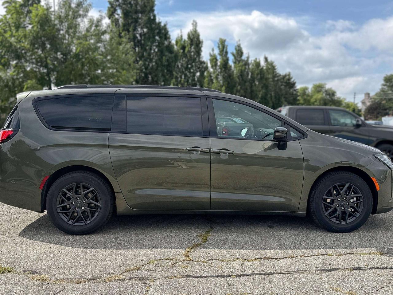 2027 Chrysler Pacifica Select FWD Photo