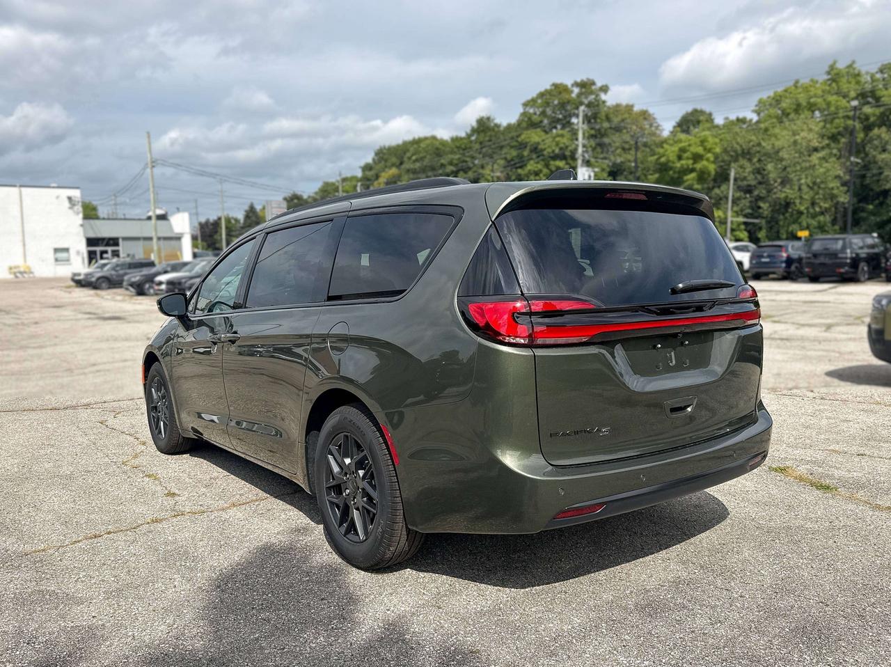 2027 Chrysler Pacifica Select FWD Photo