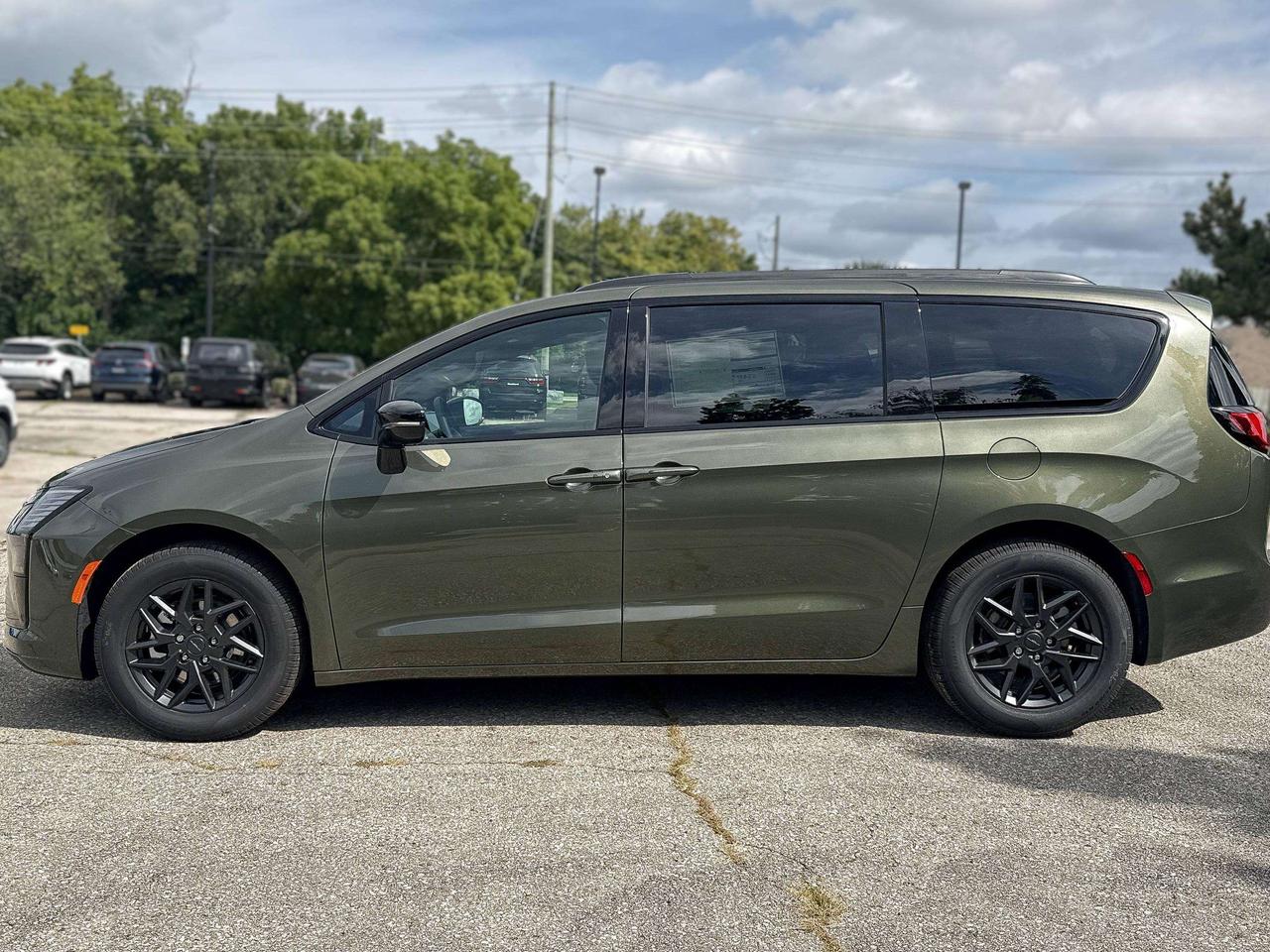 2027 Chrysler Pacifica Select FWD Photo