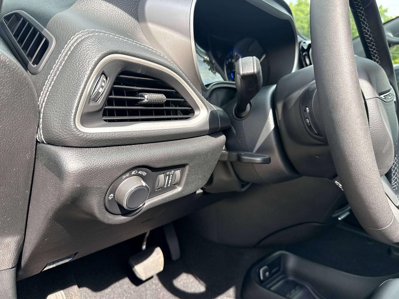 2027 Chrysler Pacifica Select FWD Photo
