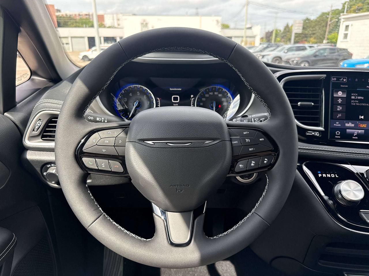 2027 Chrysler Pacifica Select FWD Photo