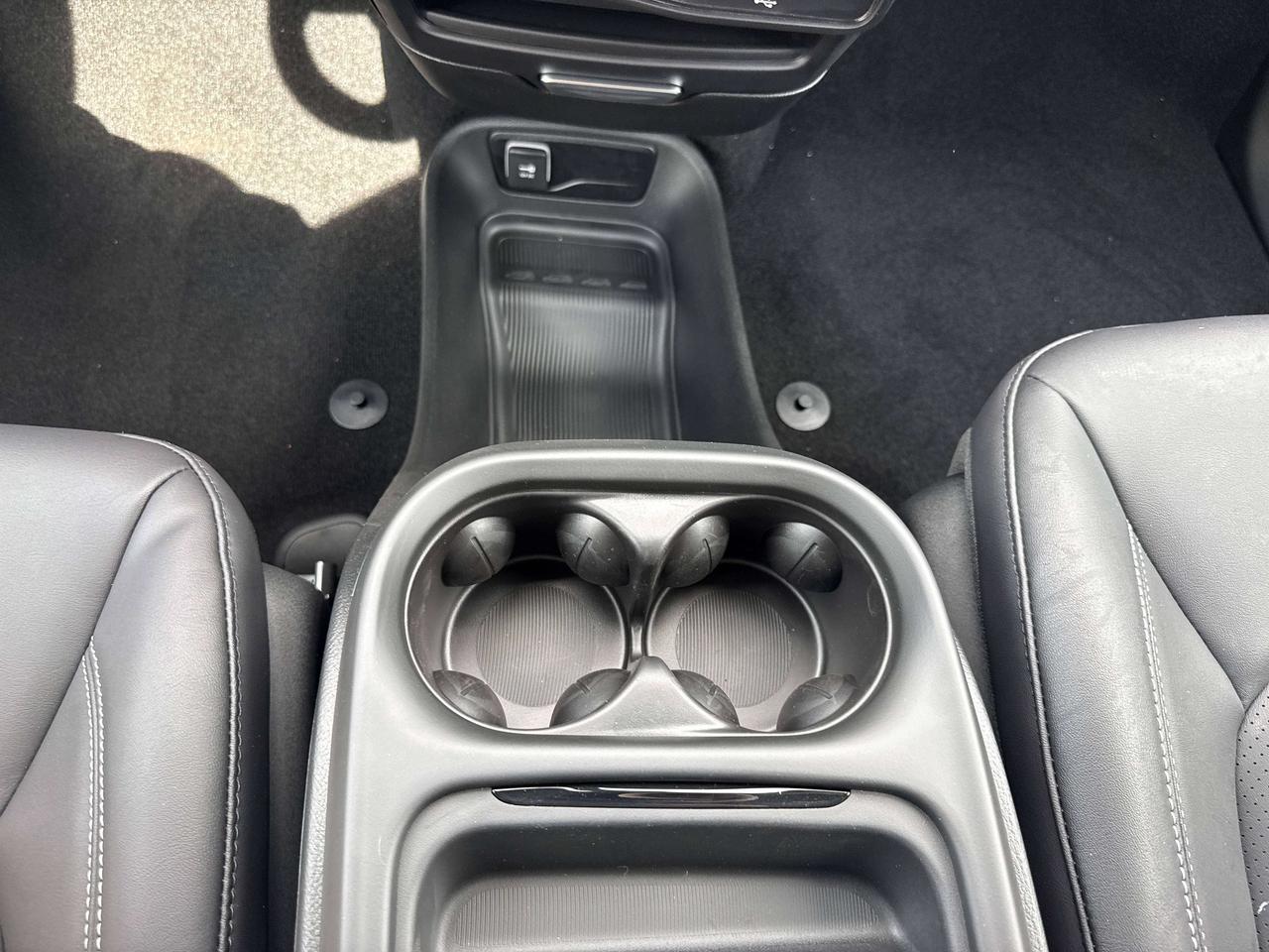 2027 Chrysler Pacifica Select FWD Photo