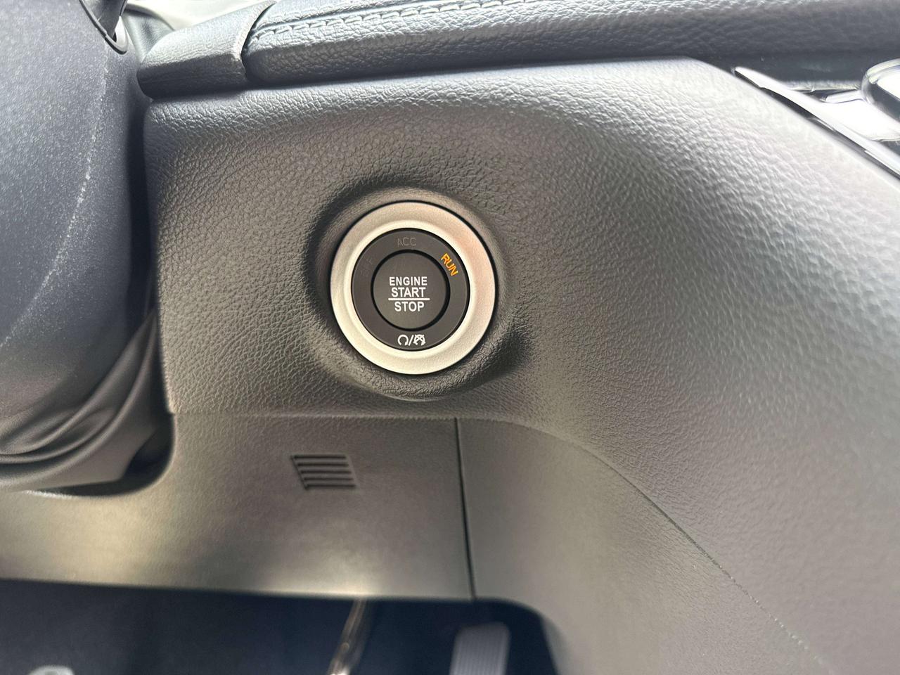 2027 Chrysler Pacifica Select FWD Photo