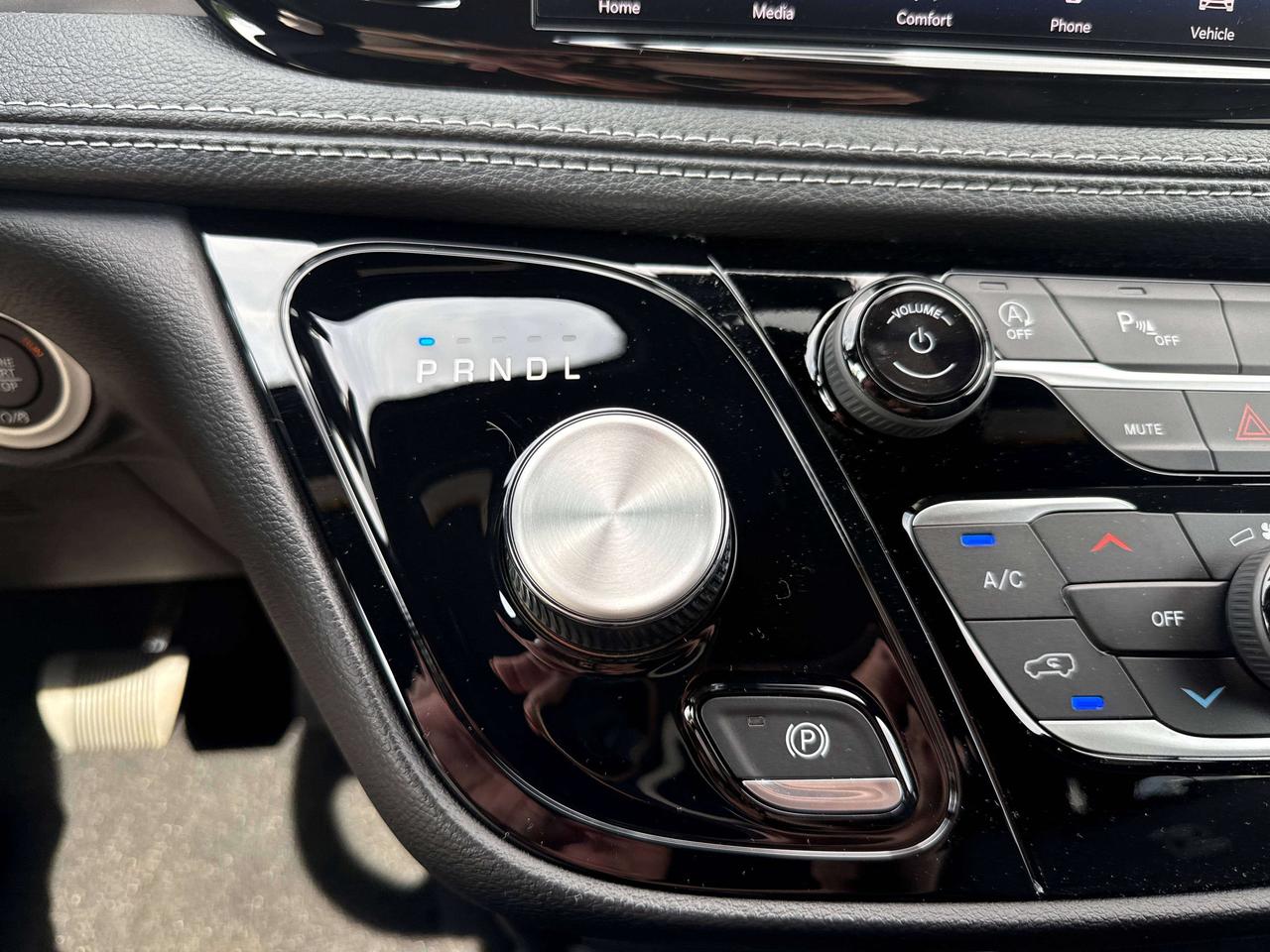 2027 Chrysler Pacifica Select FWD Photo