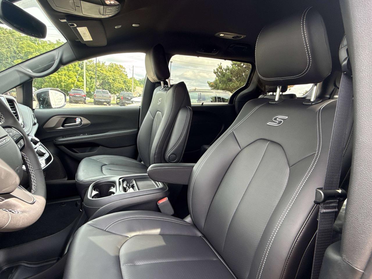 2027 Chrysler Pacifica Select FWD Photo