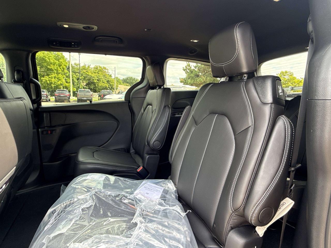 2027 Chrysler Pacifica Select FWD Photo