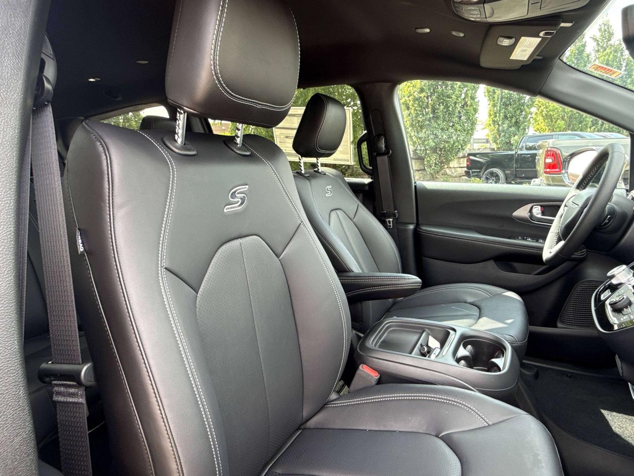 2027 Chrysler Pacifica Select FWD Photo