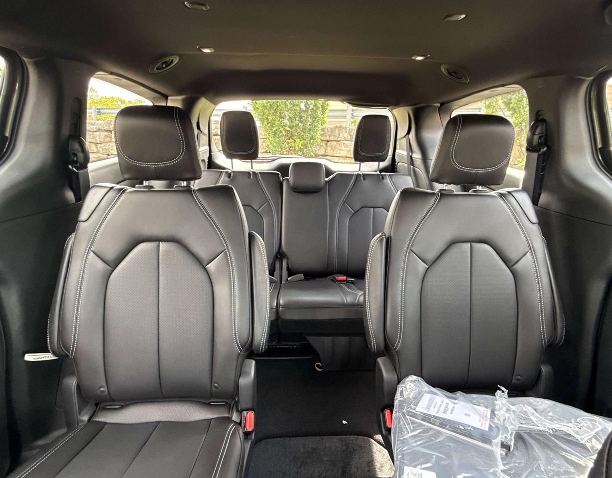 2027 Chrysler Pacifica Select FWD Photo