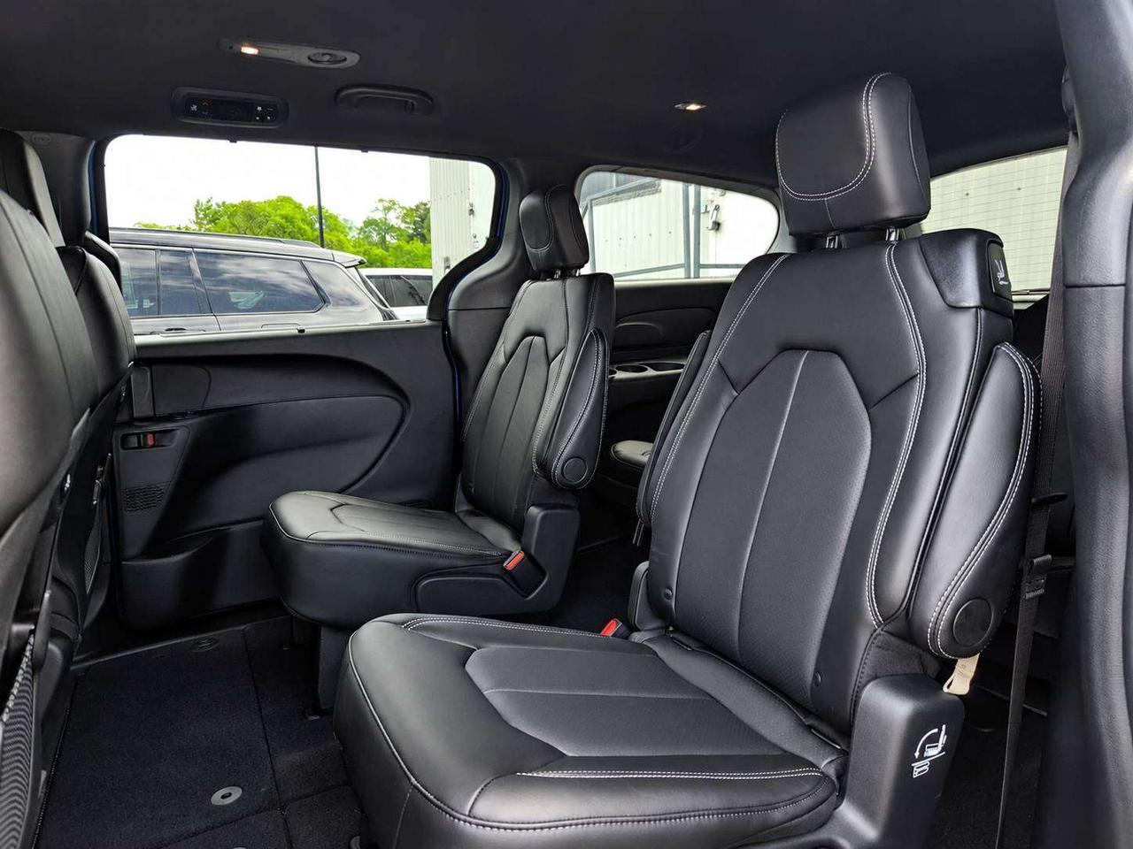 2027 Chrysler Pacifica SELECT | Leather | S APP PKG | Pwr Sliding Doors Photo