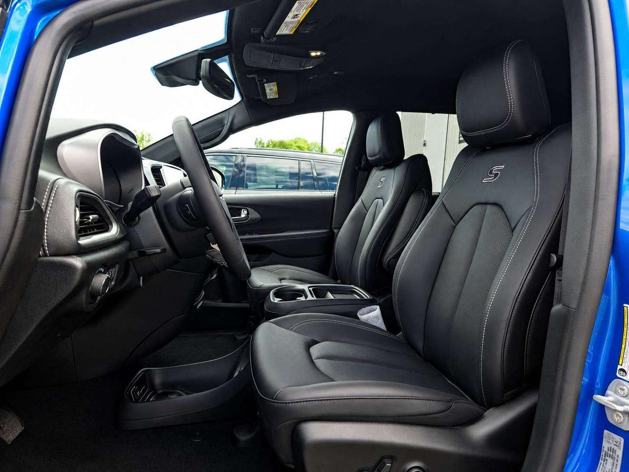 2027 Chrysler Pacifica SELECT | Leather | S APP PKG | Pwr Sliding Doors Photo