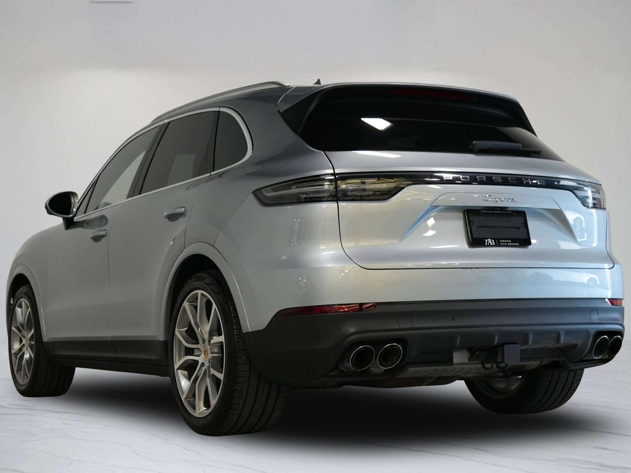 2023 Porsche Cayenne PREMIUM PKG | PANO | 21 IN Photo