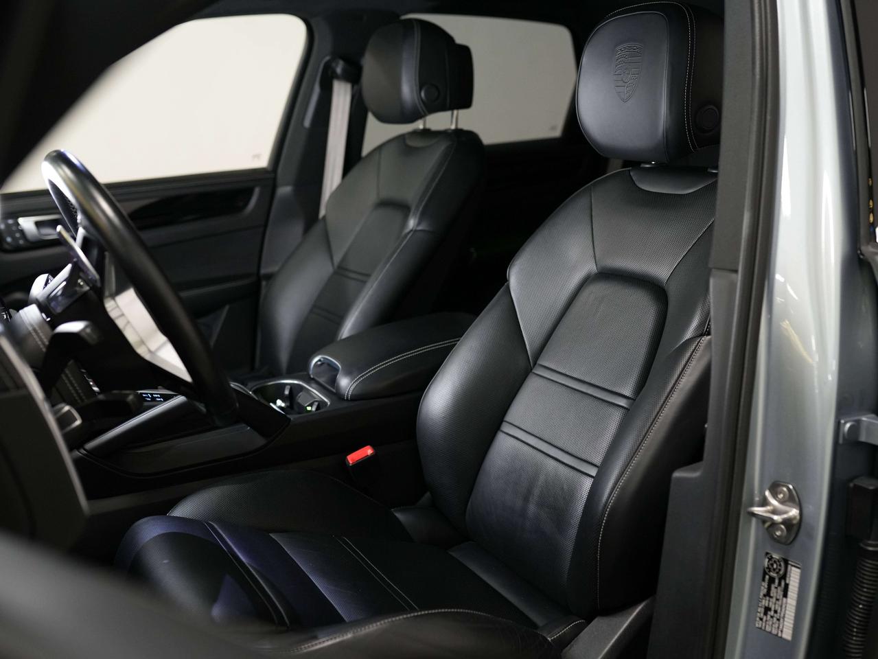 2023 Porsche Cayenne PREMIUM PKG | PANO | 21 IN Photo