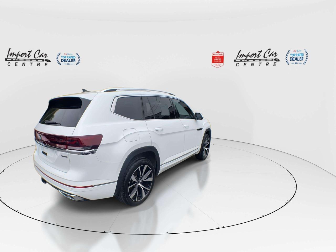 2025 Volkswagen Atlas 2.0 TSI Execline LIKE NEW!!  EXECLINE, LEATHER, HUDS, PANO. ROOF, 360 CAMERA, HARMAN KARDON, HTD. & VENTED SEATS, PAR Photo