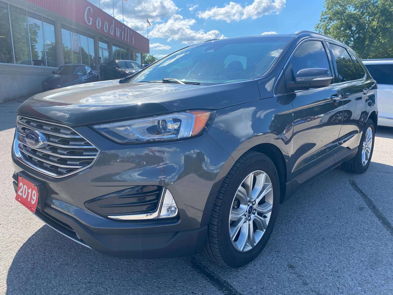 2019 Ford Edge TITANIUM, CLEAN CARFAX, AWD, LEATHER, REMOTE START Photo