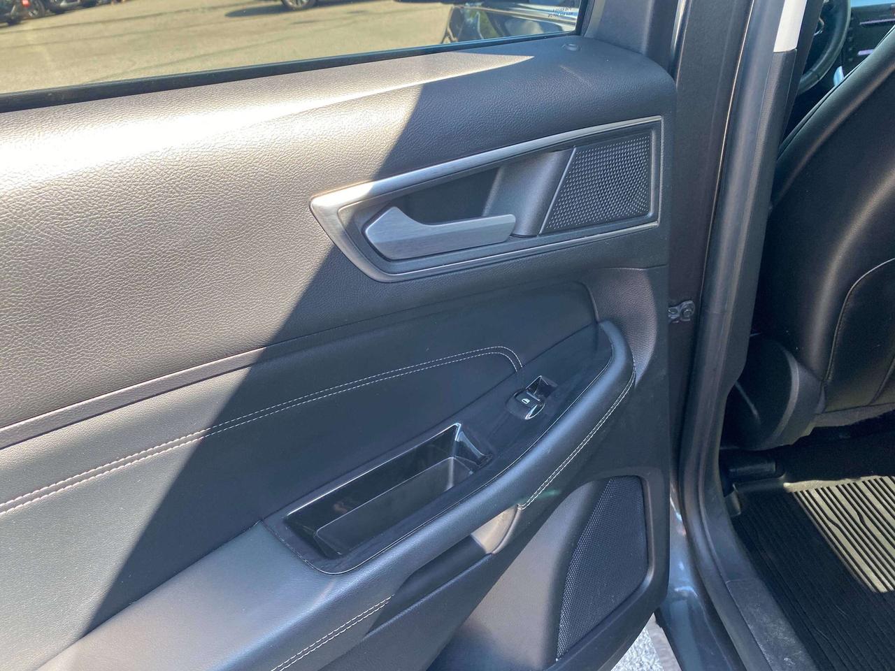 2019 Ford Edge TITANIUM, CLEAN CARFAX, AWD, LEATHER, REMOTE START Photo