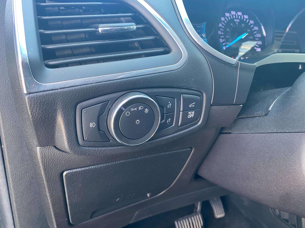2019 Ford Edge TITANIUM, CLEAN CARFAX, AWD, LEATHER, REMOTE START Photo