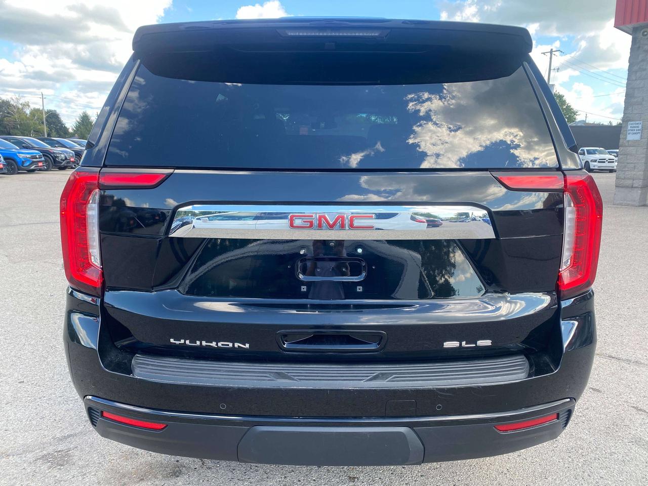 2024 GMC Yukon SLE, CLEAN CARFAX, 8 PASS, REMOTE START! - Photo #7