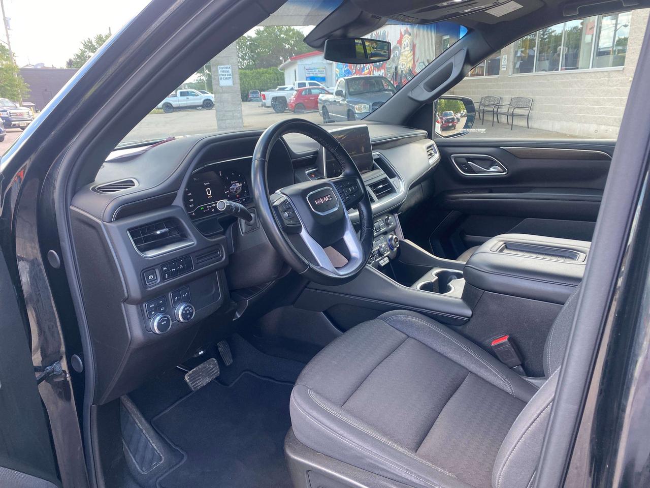 2024 GMC Yukon SLE, CLEAN CARFAX, 8 PASS, REMOTE START! - Photo #10