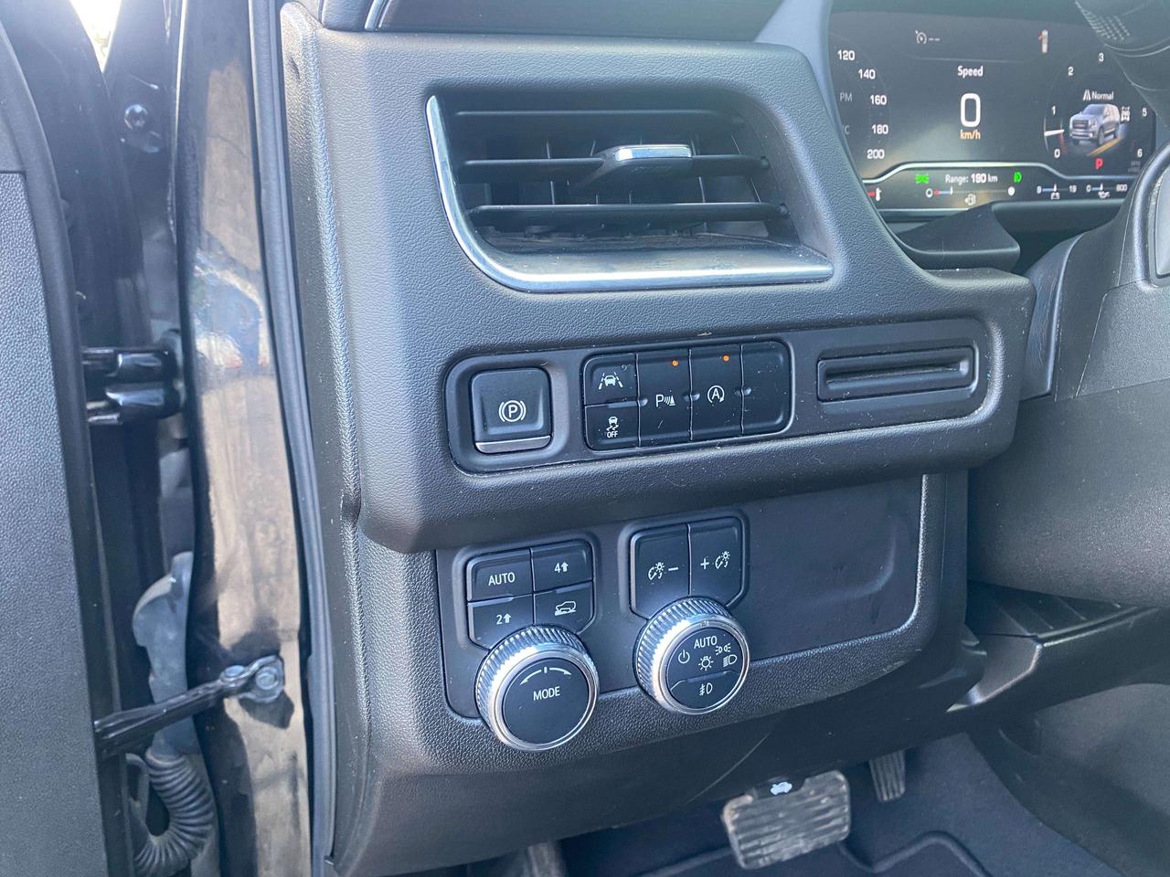 2024 GMC Yukon SLE, CLEAN CARFAX, 8 PASS, REMOTE START! - Photo #12